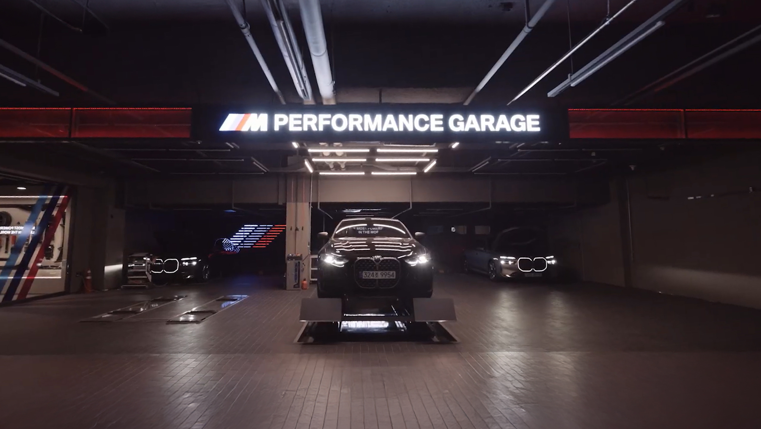 BMW M PERFORMANCE GARAGE